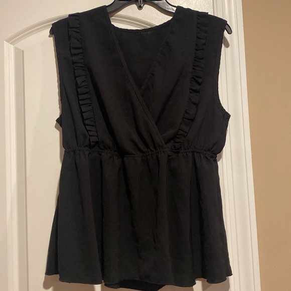 ✨ Ruffled Peplum Tank ✨ - Picture 1 of 4